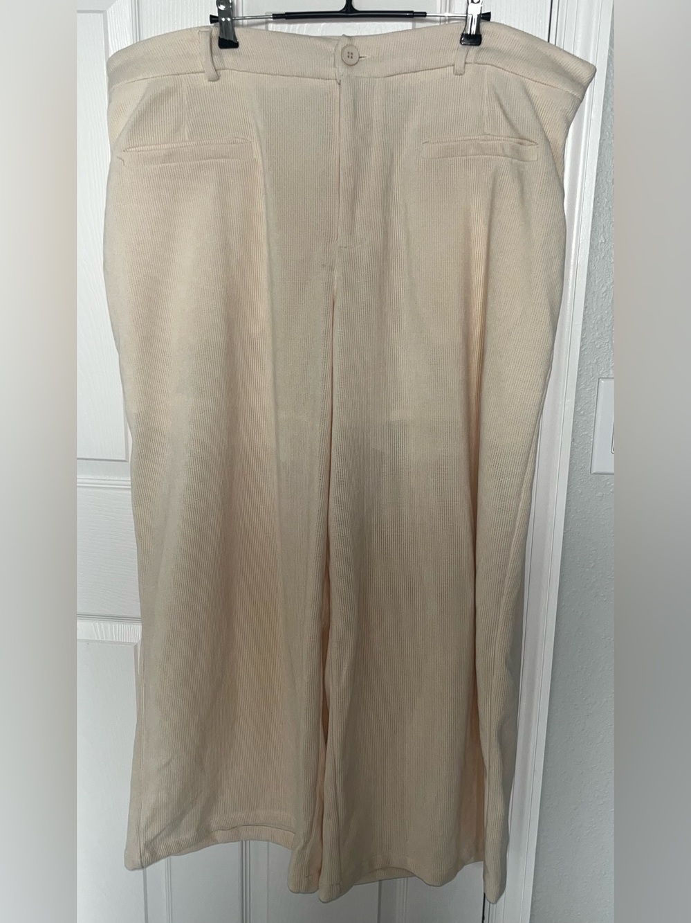 NWT Cider Womens Pants Beige
Ribbed Wide Leg Elastic Waist
Plus Size 3XL